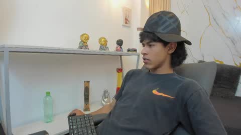 Snapshot of zayn_fox32 chatting on 2, 4, 2026 Zayn online show from 2, 4, 2026