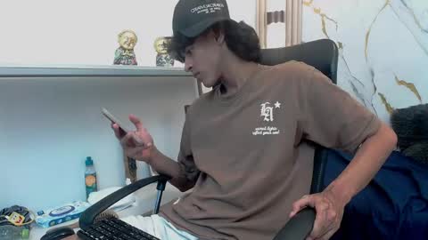 Snapshot of zayn_fox32 chatting on 21, 4, 2026 Zayn online show from 21, 4, 2026