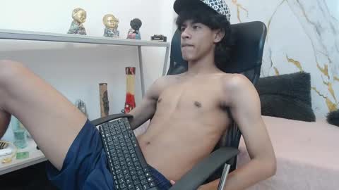 Snapshot of zayn_fox32 chatting on 23, 4, 2026 Zayn online show from 23, 4, 2026