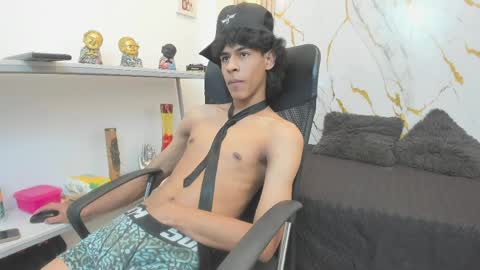 Snapshot of zayn_fox32 chatting on 1, 5, 2026 Zayn online show from 1, 5, 2026