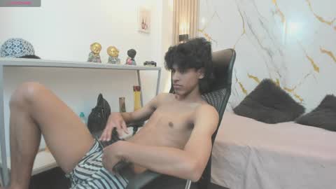 Snapshot of zayn_fox32 chatting on 7, 5, 2026 Zayn online show from 7, 5, 2026