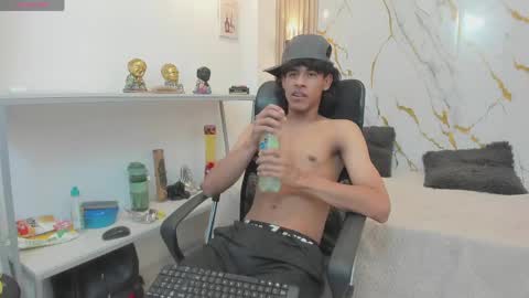 Snapshot of zayn_fox32 chatting on 12, 5, 2026 Zayn online show from 12, 5, 2026