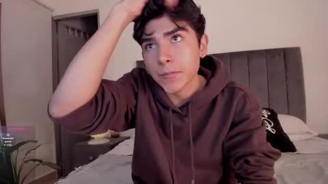 Snapshot of zayotto chatting on 3, 12, 2025 Hii im Zay. I save money for education. PVT Open. online show from 3, 12, 2025