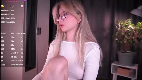 Snapshot of zegoi chatting on 12, 11, 2025 Avi online show from 12, 11, 2025