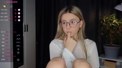 Snapshot of zegoi chatting on 14, 11, 2025 Avi online show from 14, 11, 2025