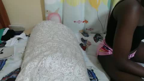 Snapshot of zeina_gen chatting on 1, 12, 2025 flabby online show from 1, 12, 2025