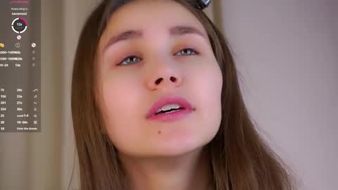 Snapshot of zeldaes chatting on 17, 12, 2025 Emilia online show from 17, 12, 2025