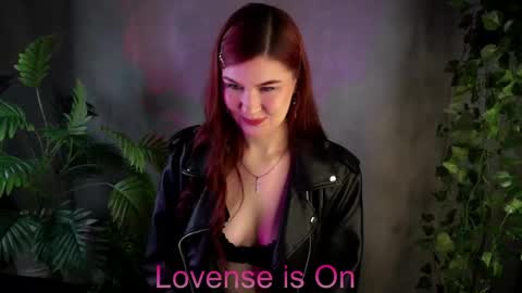 Snapshot of zeldaes chatting on 28, 4, 2026 Emilia online show from 28, 4, 2026