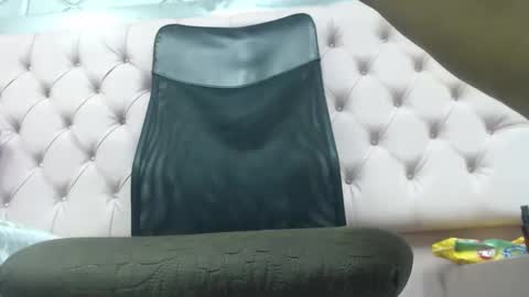 Snapshot of zelly_dirty chatting on 14, 12, 2024 zelly_dirty online show from 14, 12, 2024