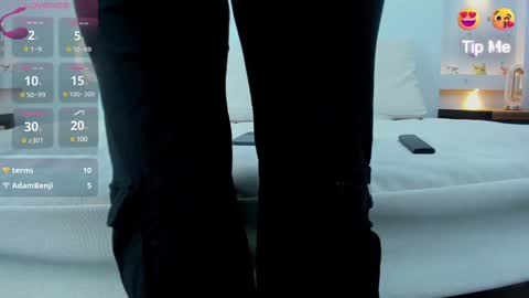 Zenda Evans online show from 31, 1, 2025