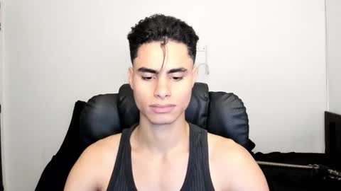 Snapshot of zenhzu chatting on 14, 12, 2025 zenzhu online show from 14, 12, 2025