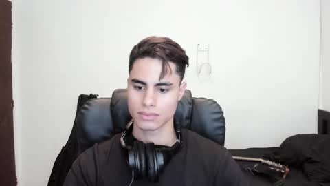 Snapshot of zenhzu chatting on 18, 12, 2025 zenzhu online show from 18, 12, 2025