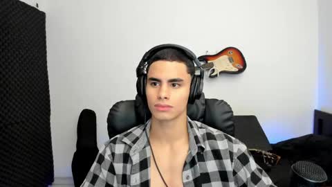 Snapshot of zenhzu chatting on 13, 4, 2026 zenzhu online show from 13, 4, 2026