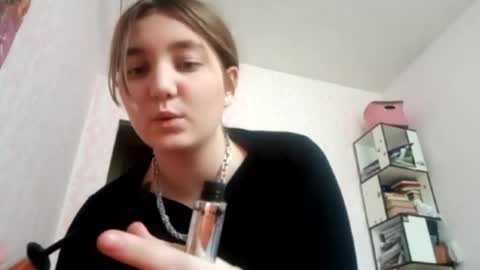 Snapshot of zeniabrossoit chatting on 19, 4, 2026 zeniabrossoit online show from 19, 4, 2026