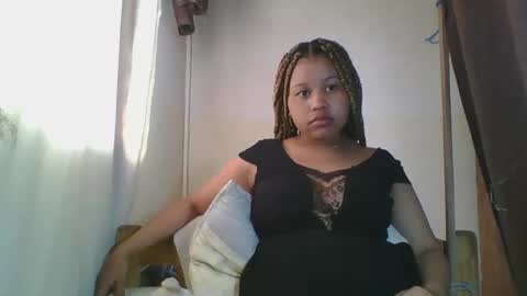 Snapshot of zenicee chatting on 5, 12, 2025 zenicee online show from 5, 12, 2025