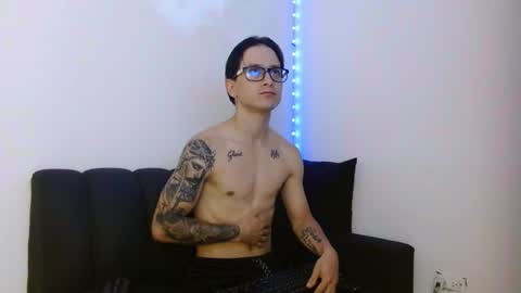 Snapshot of zeusdark19 chatting on 25, 4, 2026 zeus online show from 25, 4, 2026