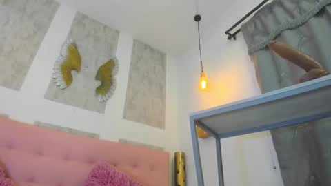 ZHAMIRA  ANDRES online show from 1, 12, 2025