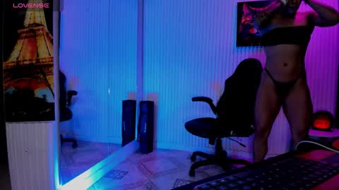 Snapshot of zhoestrong chatting on 17, 4, 2026 zhoestrong online show from 17, 4, 2026