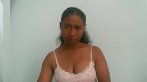 Snapshot of zina479102 chatting on 6, 3, 2026 elly online show from 6, 3, 2026