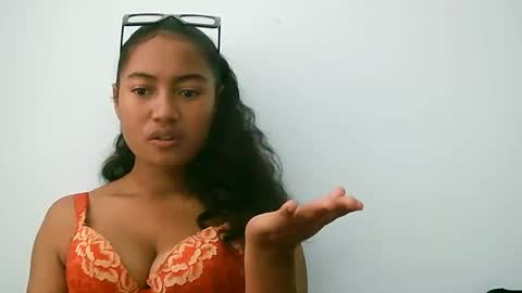 Snapshot of zina479102 chatting on 18, 3, 2026 elly online show from 18, 3, 2026