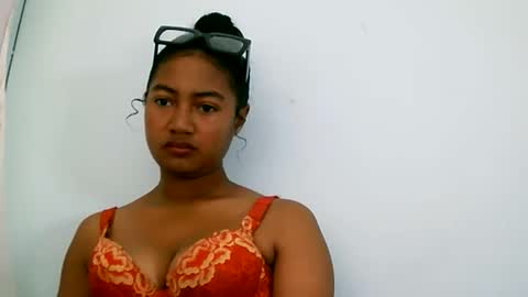 Snapshot of zina479102 chatting on 25, 3, 2026 elly online show from 25, 3, 2026