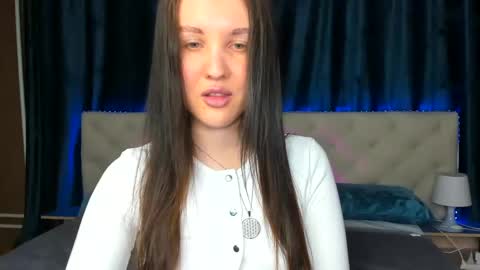 Snapshot of zlata__fox chatting on 23, 1, 2025 Zlata Mon Tue Thu Fri Sun Sa GMT 3 0000pm - 0600pm online show from 23, 1, 2025
