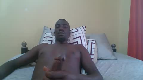 Snapshot of zlatann2012 chatting on 14, 12, 2025 Zlatann2012 online show from 14, 12, 2025