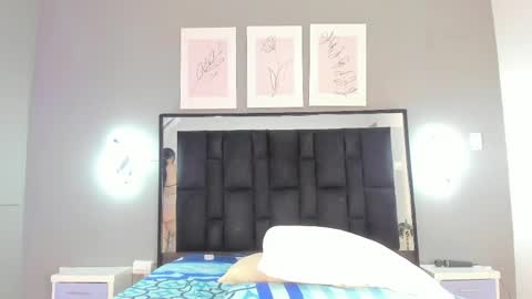 zoe_curvyy online show from 9, 6, 2026