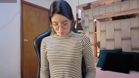 Snapshot of zoe_dear chatting on 4, 6, 2026 zoe_dear online show from 4, 6, 2026