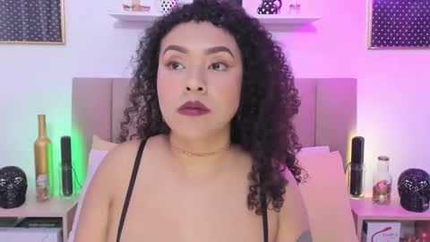 Zoe Gruber online show from 24, 10, 2025