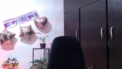 Snapshot of zoe_khall chatting on 21, 12, 2025 ZOE online show from 21, 12, 2025