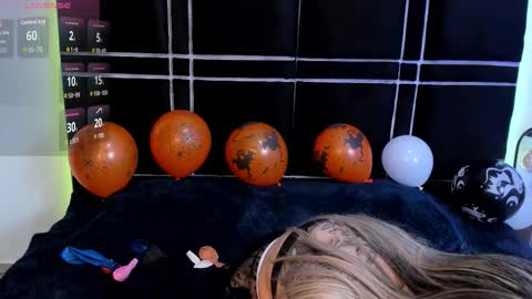 Snapshot of zoe_ll chatting on 18, 11, 2025 SWEET ZOE online show from 18, 11, 2025