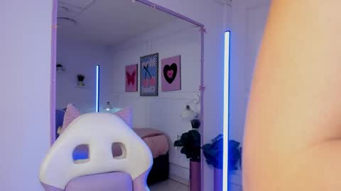 Snapshot of zoe_lynch_ chatting on 9, 4, 2026 Zoe Lynch online show from 9, 4, 2026