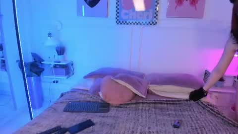 Snapshot of zoe_lynch_ chatting on 10, 7, 2026 Zoe Lynch online show from 10, 7, 2026