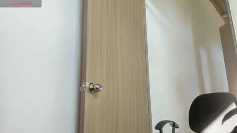 zoe_maddison19 online show from 13, 12, 2025