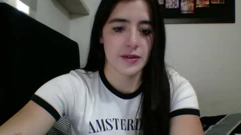 Snapshot of zoe_mill33r chatting on 26, 11, 2025 Zoe online show from 26, 11, 2025