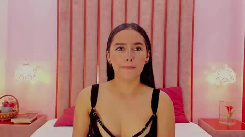 Snapshot of zoe_monrow chatting on 4, 5, 2026 Zoe Monrow online show from 4, 5, 2026