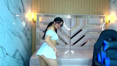 Snapshot of zoe_r_ chatting on 17, 9, 2025 Zoe online show from 17, 9, 2025