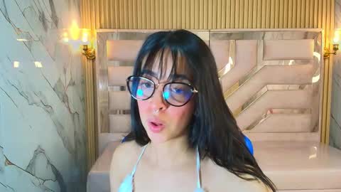 Snapshot of zoe_r_ chatting on 10, 10, 2025 Zoe online show from 10, 10, 2025