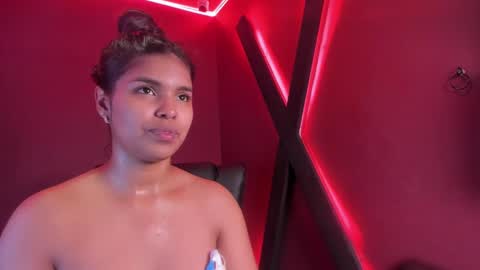 Snapshot of zoe_roux210949 chatting on 4, 3, 2025 Zoe online show from 4, 3, 2025