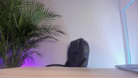 Snapshot of zoe_roux210949 chatting on 18, 2, 2026 Zoe online show from 18, 2, 2026