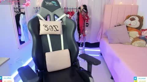 zoe_sullivan_ online show from 4, 2, 2026