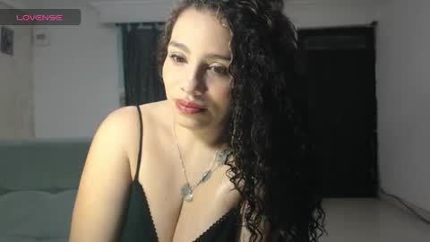 Snapshot of zoe_tai chatting on 4, 3, 2026 zoe tai online show from 4, 3, 2026
