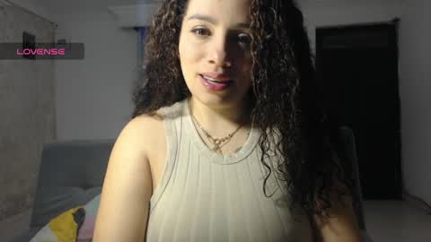 Snapshot of zoe_tai chatting on 5, 4, 2026 zoe tai online show from 5, 4, 2026