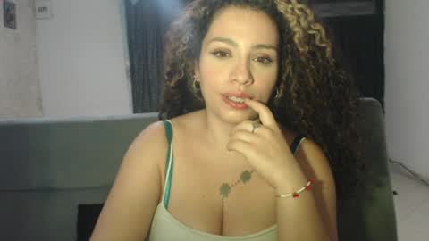 Snapshot of zoe_tai chatting on 15, 4, 2026 zoe tai online show from 15, 4, 2026