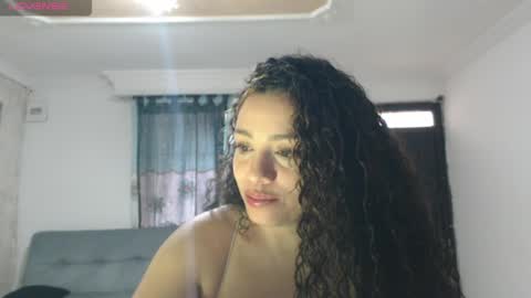 Snapshot of zoe_tai chatting on 25, 4, 2026 zoe tai online show from 25, 4, 2026