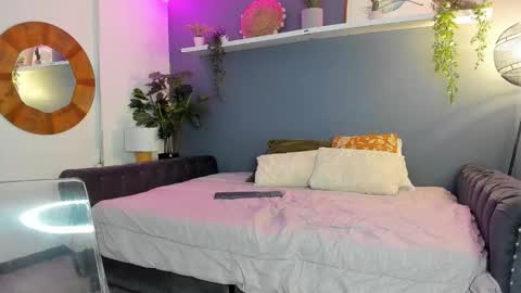 Snapshot of zoe_xra chatting on 12, 9, 2025 Zoe online show from 12, 9, 2025