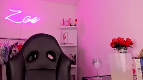 Snapshot of zoecams chatting on 4, 3, 2025 zoecams online show from 4, 3, 2025