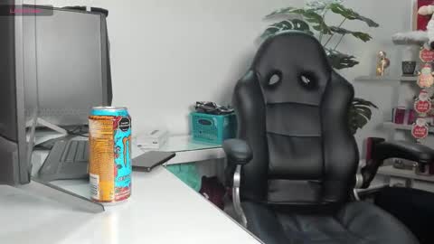 Snapshot of zoeconti chatting on 22, 12, 2025 Zoe online show from 22, 12, 2025