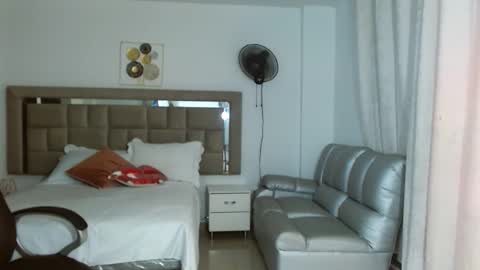 Snapshot of zoecruzz chatting on 19, 12, 2025 ZOE online show from 19, 12, 2025